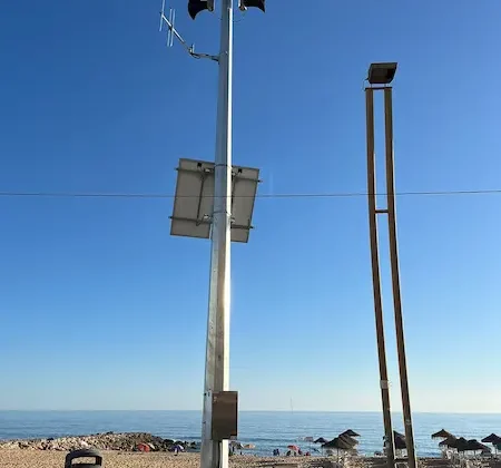 sirena de alerta temprana contra tsunamis instalada por Lafcarr en Quarteira y Vilamoura, municipio de Loulé (Portugal)