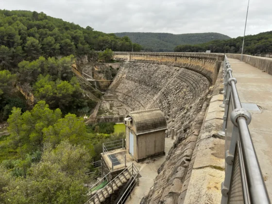 Vista de la presa de Foix donde se realizará el simulacro acústico con sirenas de aviso a la población
