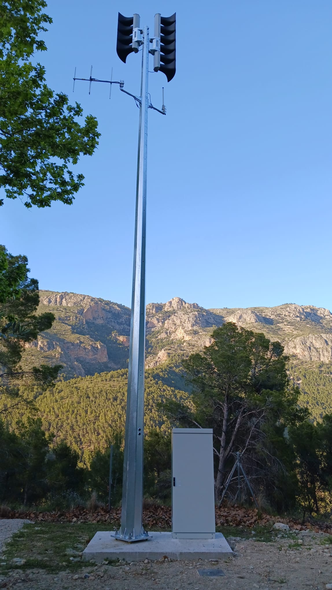 Sistema de sirenas para aviso acústico en entorno de presa