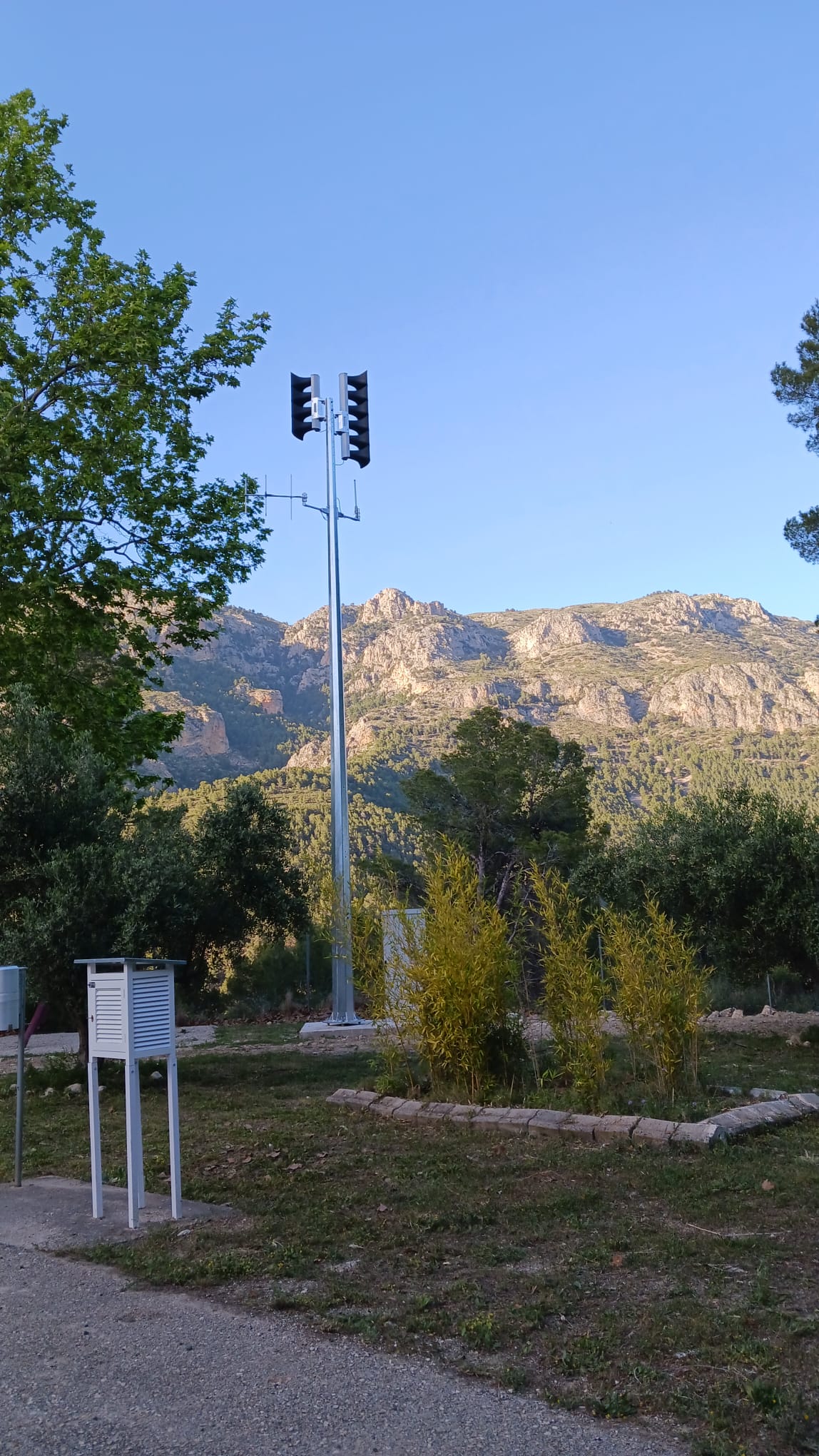 Sistema técnico de aviso acústico en entorno de presa